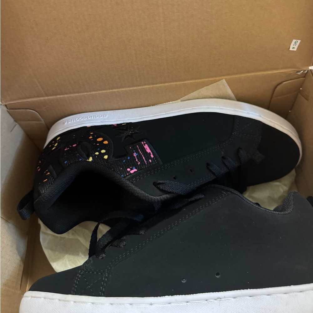 dc shoes size 9 but it fits like a 7